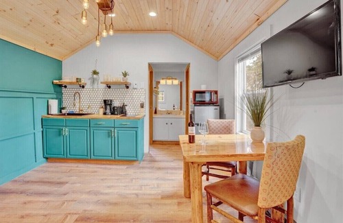 Canadensis Cabin | Elements Modern Red | Poconos Cabin in the Pines