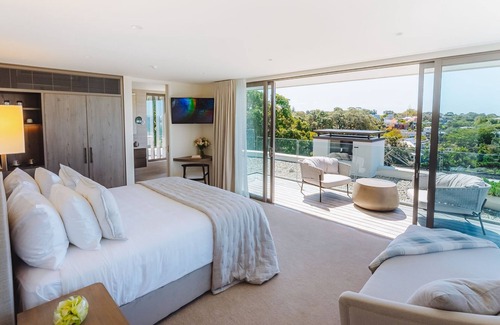 Castor Bay Bed & Breakfast | Elements of Castor Bay - Self contained 3 bed accomm adjoining host family home