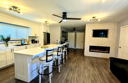 Santa Elena House | Elena's Jewel - Modern 2BR Home