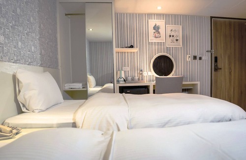 East District House | ElEnce Hotel