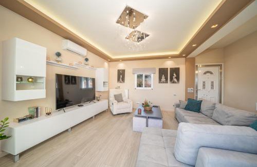 Karavomylos Apartment | Eleni's house
