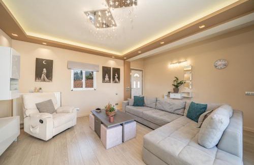 Karavomylos Apartment | Eleni's house