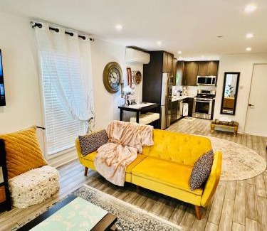 Astoria Heights Apartment | Eleni’s Charming Studio