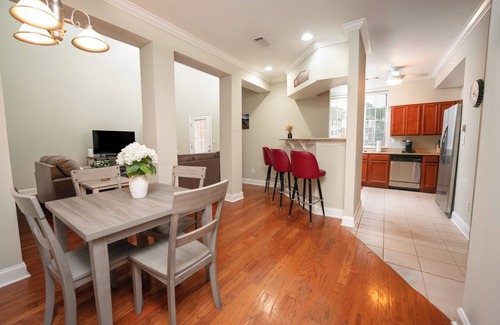 Tuscaloosa House | Elephant Hideaway: 3-Bed Townhome Near University of Alabama with Pool & Amenities