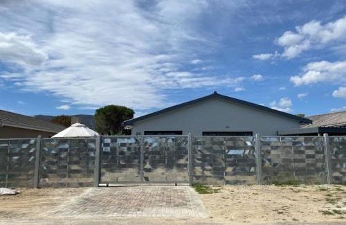 Sandbaai Apartment | Elephant Lodge