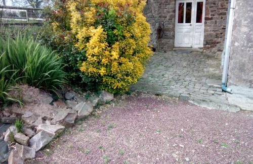 Saint-Nicolas-de-Pierrepont Bed & Breakfast | Elevage De La Hurie