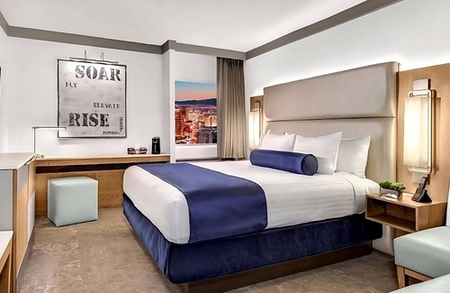 Gateway District Hotel | Elevate 1 King at The STRAT Hotel, Casino & Tower