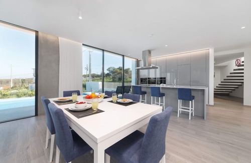 Alvaiazere Villa | Elevate Luxury at a Bespoke Villa Crafted by a World Celebrated Architect