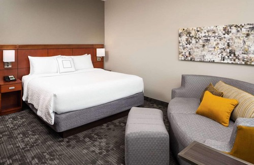 Miami Lakes Resort | Elevate Your Miami Adventure! Pet-Friendly Stay Near Country Lake Park!