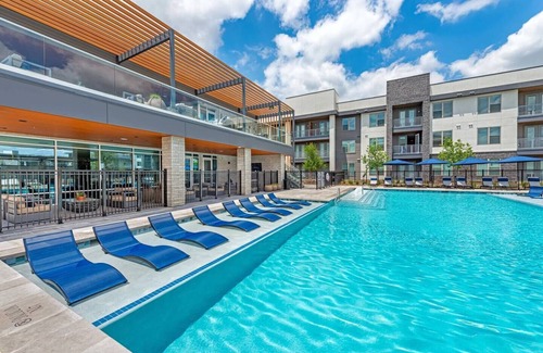 Fort Worth Apartment | Elevate Your Stay: Experience Unmatched Comfort in Our Lavish Luxury King Suites