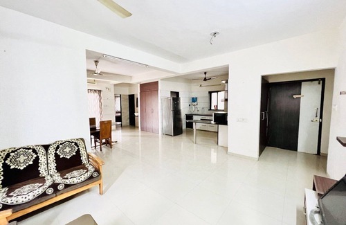 Vadodara Apartment | Elevate Your Stay: Luxurious 8th Floor Penthouse