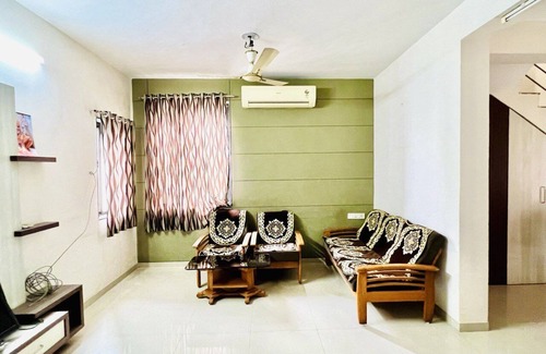 Vadodara Apartment | Elevate Your Stay: Luxurious 8th Floor Penthouse