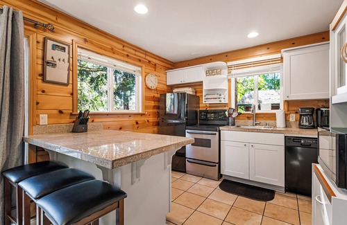 Peninsula Village Cabin | Elevate Your Stay~Top Unit at Lake Almanor Escape7