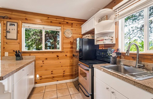 Peninsula Village Cabin | Elevate Your Stay~Top Unit at Lake Almanor Escape7