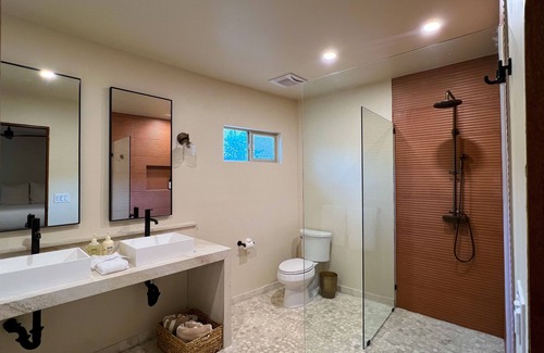 Uptown Design District Hotel | Elevate Your Stay in Movement Suite