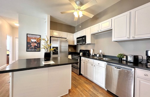 Mechanicsville Condo | ⌂ Elevated 2bed 1.5 Bath in a Historic 1913 Building ⌂