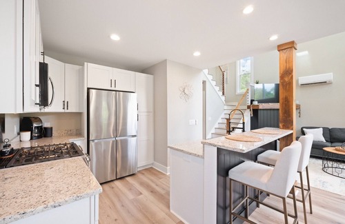 Rhodhiss Cottage | Elevated cottage on the Catawba River with lots of outdoor space!