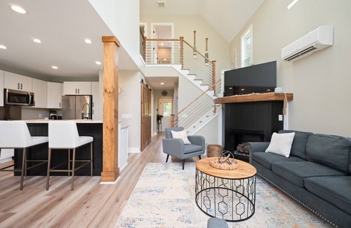 Rhodhiss Cottage | Elevated cottage on the Catawba River with lots of outdoor space!
