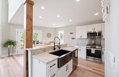 Rhodhiss Cottage | Elevated cottage on the Catawba River with lots of outdoor space!