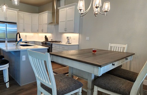 Loveland House | Elevated Elegance -> 1st-floor Master -> Super Hosts with Rave Reviews!