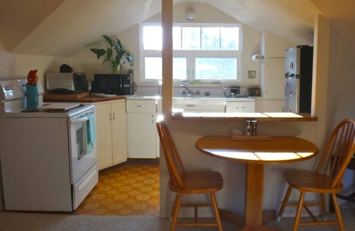 Eureka House | Elevated guest house : observe wildlife & near Zoo too!