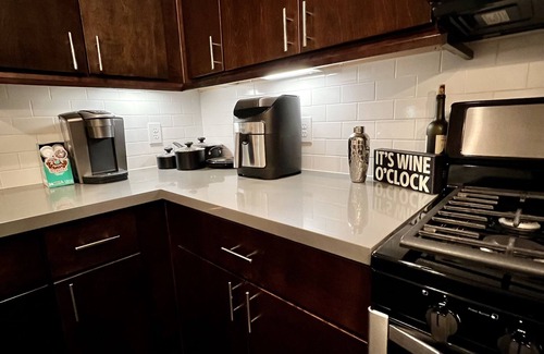 East Downtown Houston House | Elevated Living HTOWN SUITES Spacious East Downtown