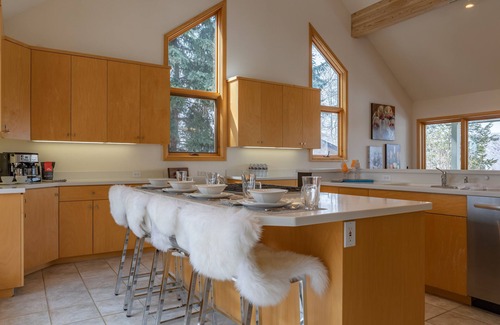 Jackson House | Elevated Living in the Heart of Jackson Hole! Spend the Season 4bed