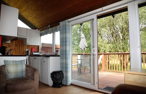 Taynuilt Cabin | Elevated Loch View Cabin with WiFi, Electric Hot Tub and Mountain Views