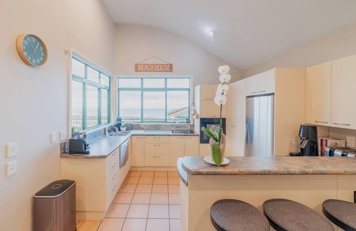 Redcliffs House | Elevated Ocean View Oasis - 3-BR, 2-Bath, Parking