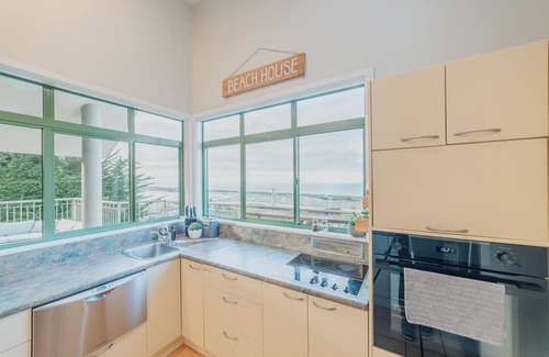 Redcliffs House | Elevated Ocean View Oasis - 3-BR, 2-Bath, Parking