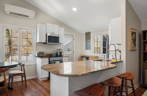 Sharpsburg House | Elevated Potomac River Retreat - King Suite - Riverfront - Large Screened Porch