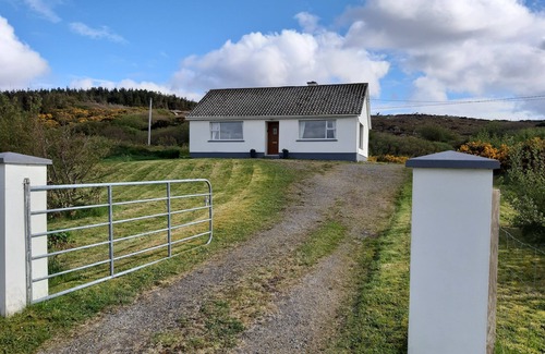 Lettermacaward House | Elevated Site In Peaceful Donegal Bright Cottage - Fantastic Sea & Mountain view