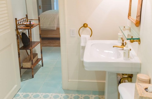 Dunmore Town Cabin | Eleven Bahama House