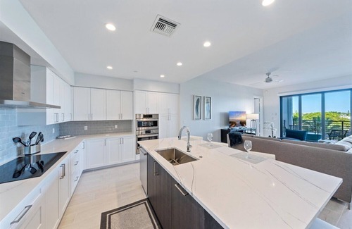 Redevelopment Area Condo | ELEVEN ELEVEN CENTRAL 445 - Luxury Condo Downtown Naples w/Resort Amenities