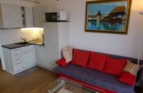 Emmetten Apartment | Elfe Apartments Studio for 2 adults, balcony with lake and mountain view