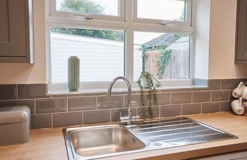 Cambridge House | Elfleda Stay | Modern 5 bedroom house