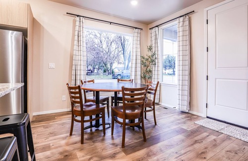 Caldwell House | Elgin Double Duplex|2 Places Next Door|Sleeps 20|Teams|Family|Events|Caldwell