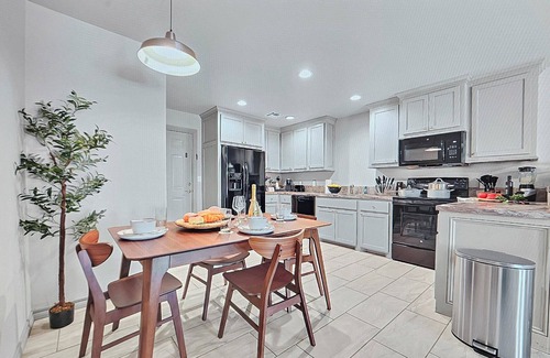 Elgin Apartment | Elgin Oasis Suite B