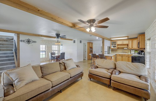 Elgin Cabin | Elgin Retreat at Charming Country Cabin!