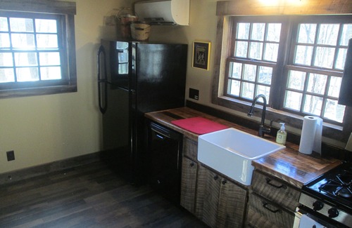 Weaverville Cabin | Eli Reeves Cabin at Hobbyknob Farm - Authentically restored 1820 Log Cabin