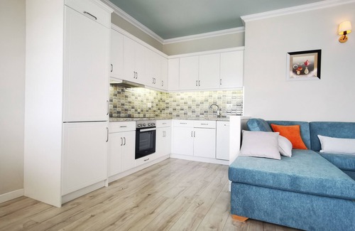 Sarande Apartment | Eli's beachfront apartment
