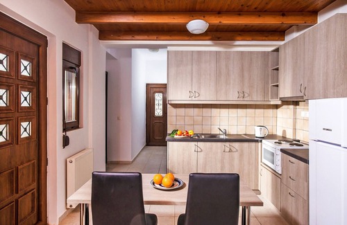 Palaiokastro Villa | Elia 5 maisonette,Near Heraklion, beach & taverns