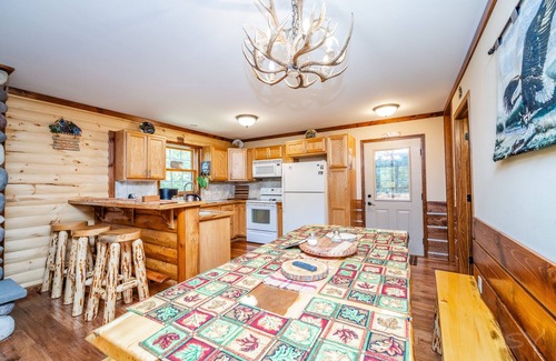 Baraboo Cabin | Elina’s Log Cabin, new on the market, steps from Devil’s Lake State Park.