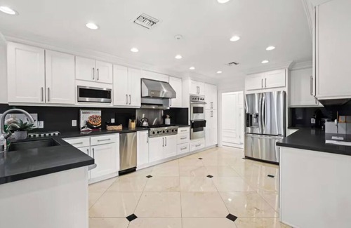 Encino House | Elisa Place- Exquisite Luxury Home with Resort-Style Pool & Oasis