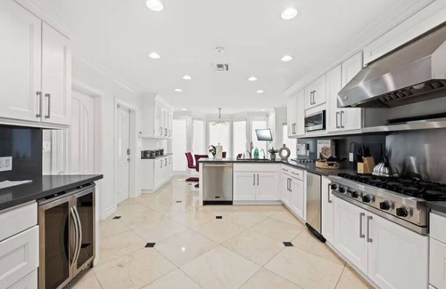 Encino House | Elisa Place- Exquisite Luxury Home with Resort-Style Pool & Oasis