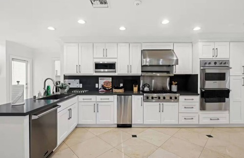 Encino House | Elisa Place- Exquisite Luxury Home with Resort-Style Pool & Oasis