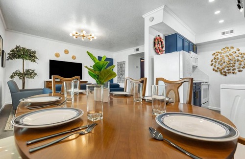 College Station Apartment | Elise: 2 Bdrm, Walk to A&M, Comfy King Beds