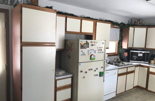 New Salem House | Elisha's Place ~ Close to I-94
