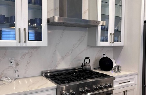 Arlington House | Elite Gameday Estate w/ Hot Tub | Steps from AT&T