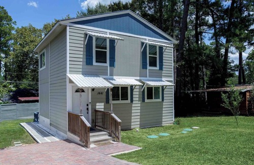 Montgomery House | Elite Haven at Pine Lake - Montgomery, Tx